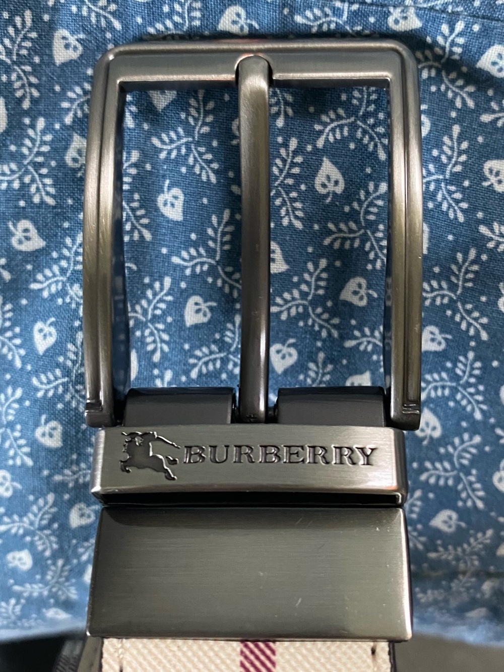 Gun Metal Swivel Buckle on Classic Burberry Print or All Black Belt